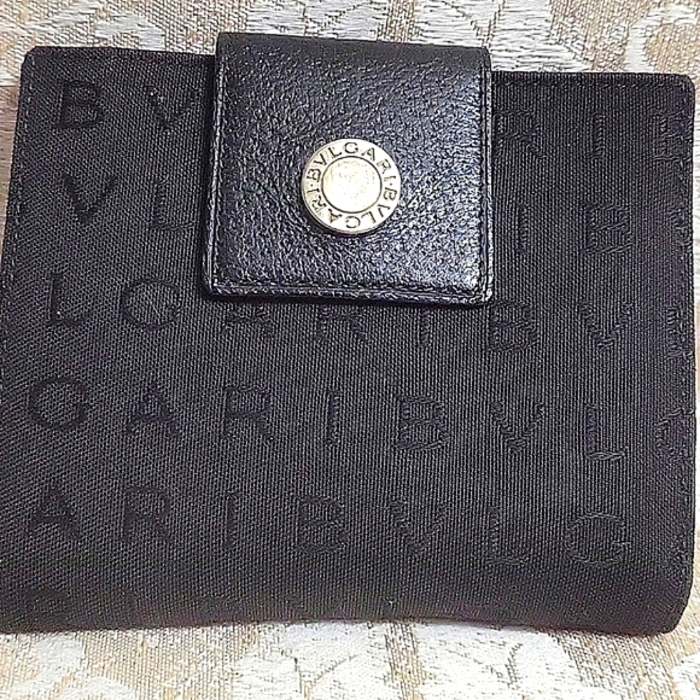 BULGARI BIFOLD LEATHER WALLET EUC AUTHENTIC